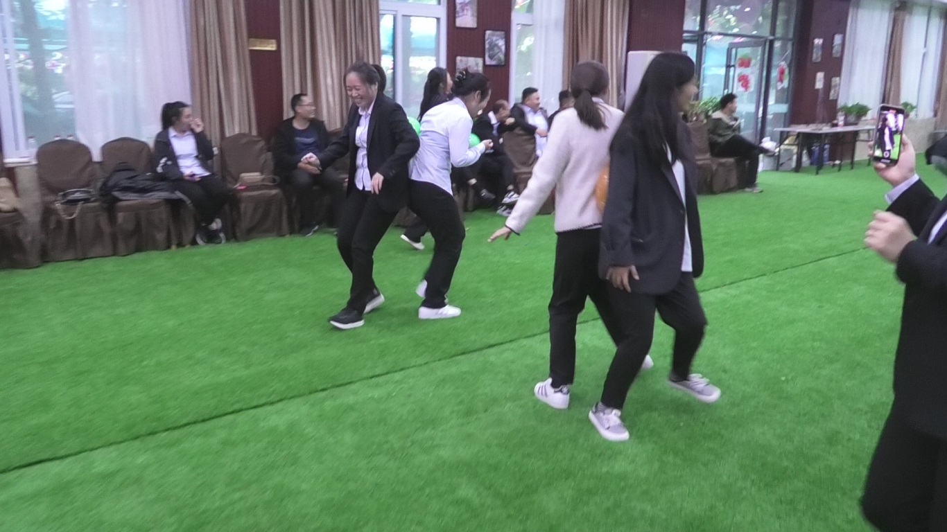 1633571871412787.jpg 背靠背運氣球2.jpg